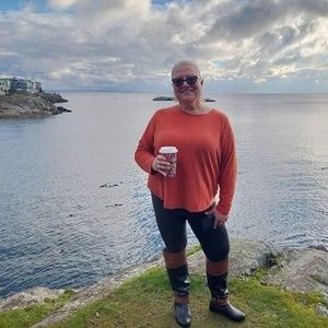 Meet your Posher, Leslie